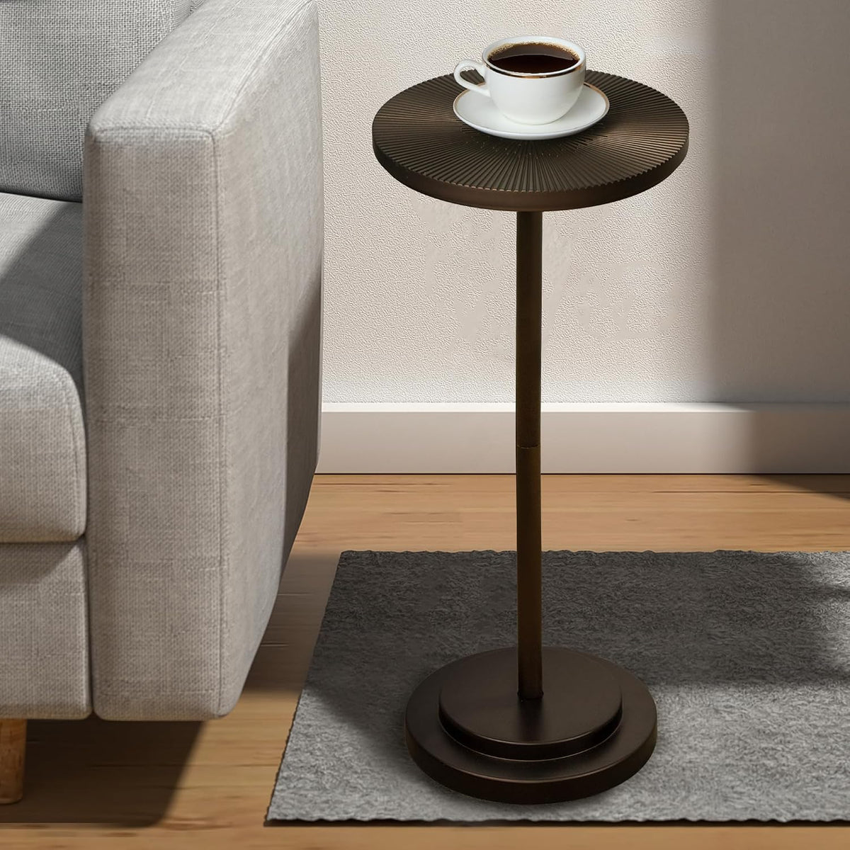 Mesa Auxiliar COVLON para Bebidas | Mesa Tipo Martini con Tapa Tallada | Pequeña con Base con Peso | Pedestal para Sala, Dormitorio y Baño | Café