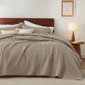 Bedsure Colcha Queen | Cubrecama Ligero con Patrón de Cesta Tejida | Set de Edredón Suave Taupe para Todas las Estaciones | 2 Fundas de Almohada | 90x96 pulgadas