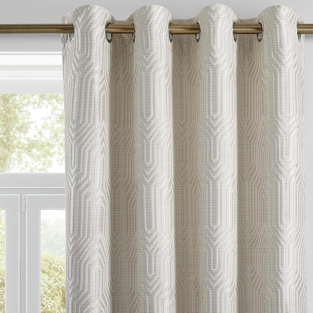 Cortinas Blackout 100% Beige y Plateado con Patron Geometrico | 52 Pulgadas de Ancho x 96 de Largo, 2 Paneles | Termicas, Reducen Ruido, Ojales Antioxidantes | Crema