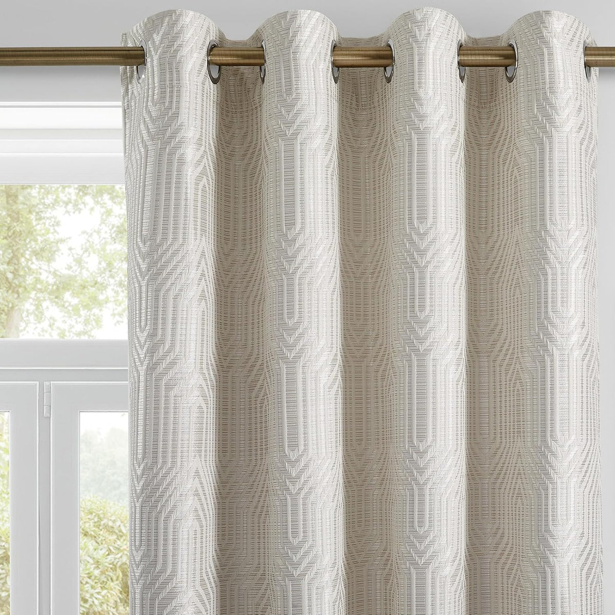 Cortinas Blackout 100% Beige y Plateado con Patron Geometrico | 52 Pulgadas de Ancho x 96 de Largo, 2 Paneles | Termicas, Reducen Ruido, Ojales Antioxidantes | Crema
