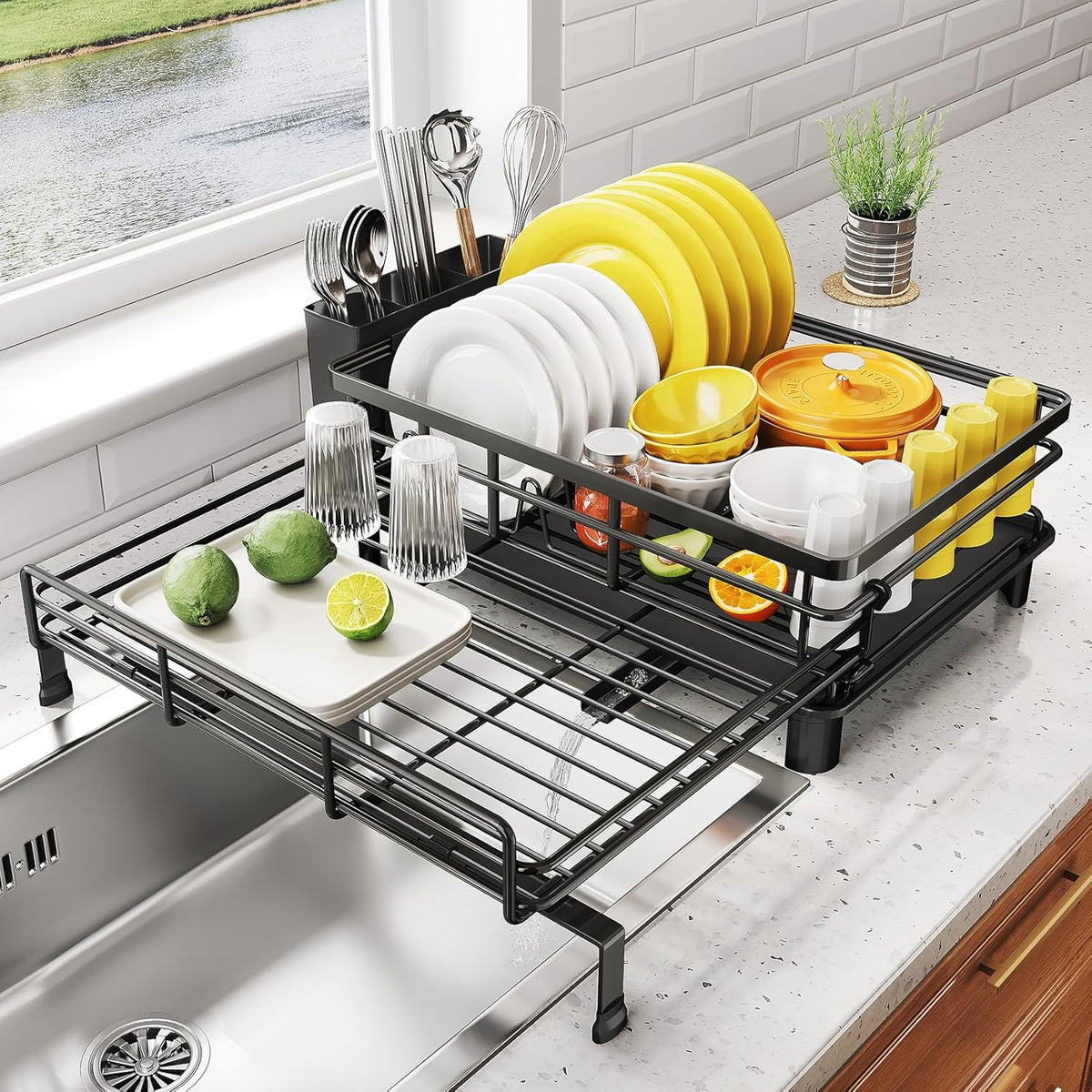Escurridor de platos SNTD - Escurridor de platos extensible, escurridor grande para fregadero y encimera de cocina, colador de acero inoxidable con soporte para utensilios (negro)