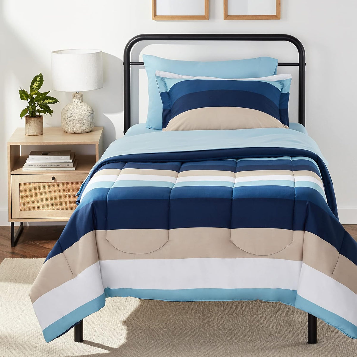 Juego de Ropa de Cama Amazon Basics 5 Piezas | Microfibra Ligera | Edredón y Sábana | Tamaño Twin XL | Rayas Azules | Juego Completo | 1 Set