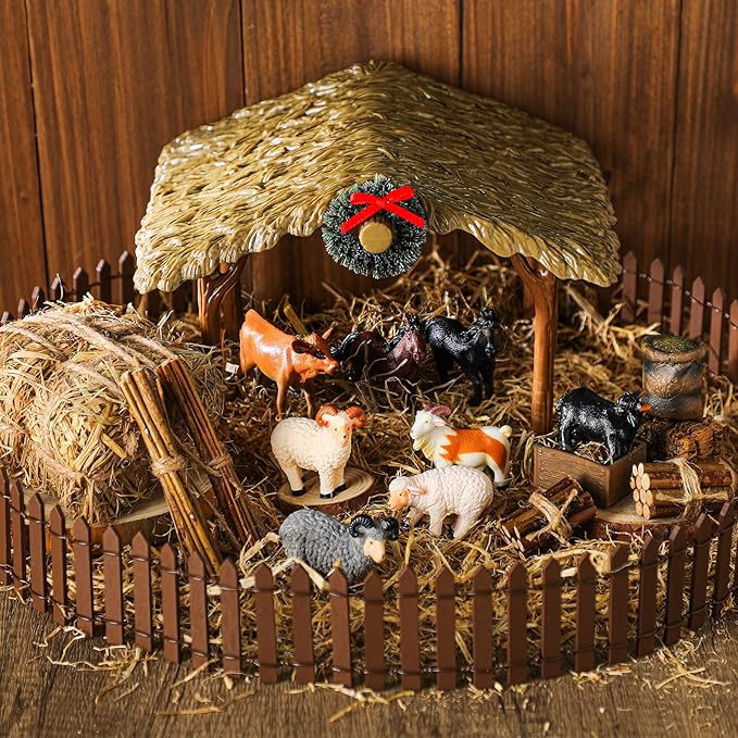 Thyle Juego de 20 piezas de cobertizo de pesebre navideño, establo en miniatura para decoración de mesa de Navidad incluyendo techo de paja, valla, animales de granja, balas de heno y herramientas, pila de leña y vaca