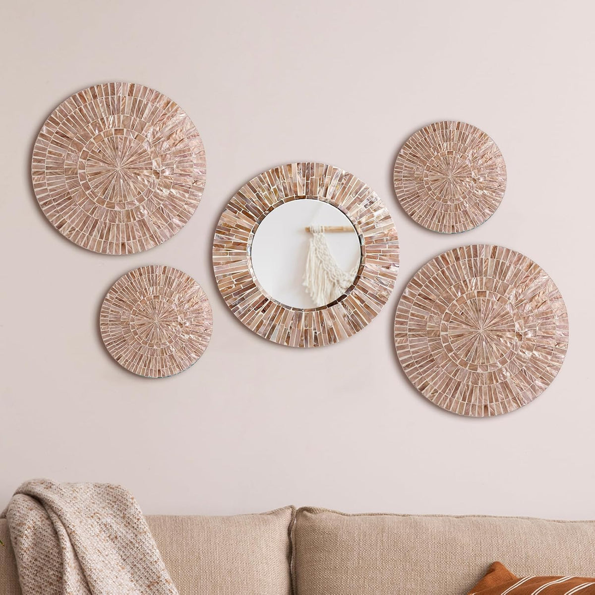 Westiti 5 piezas de decoración navideña para pared, estilo bohemio, con espejos de nácar, platos colgantes hechos a mano, arte bohemio para la decoración del dormitorio y el baño.