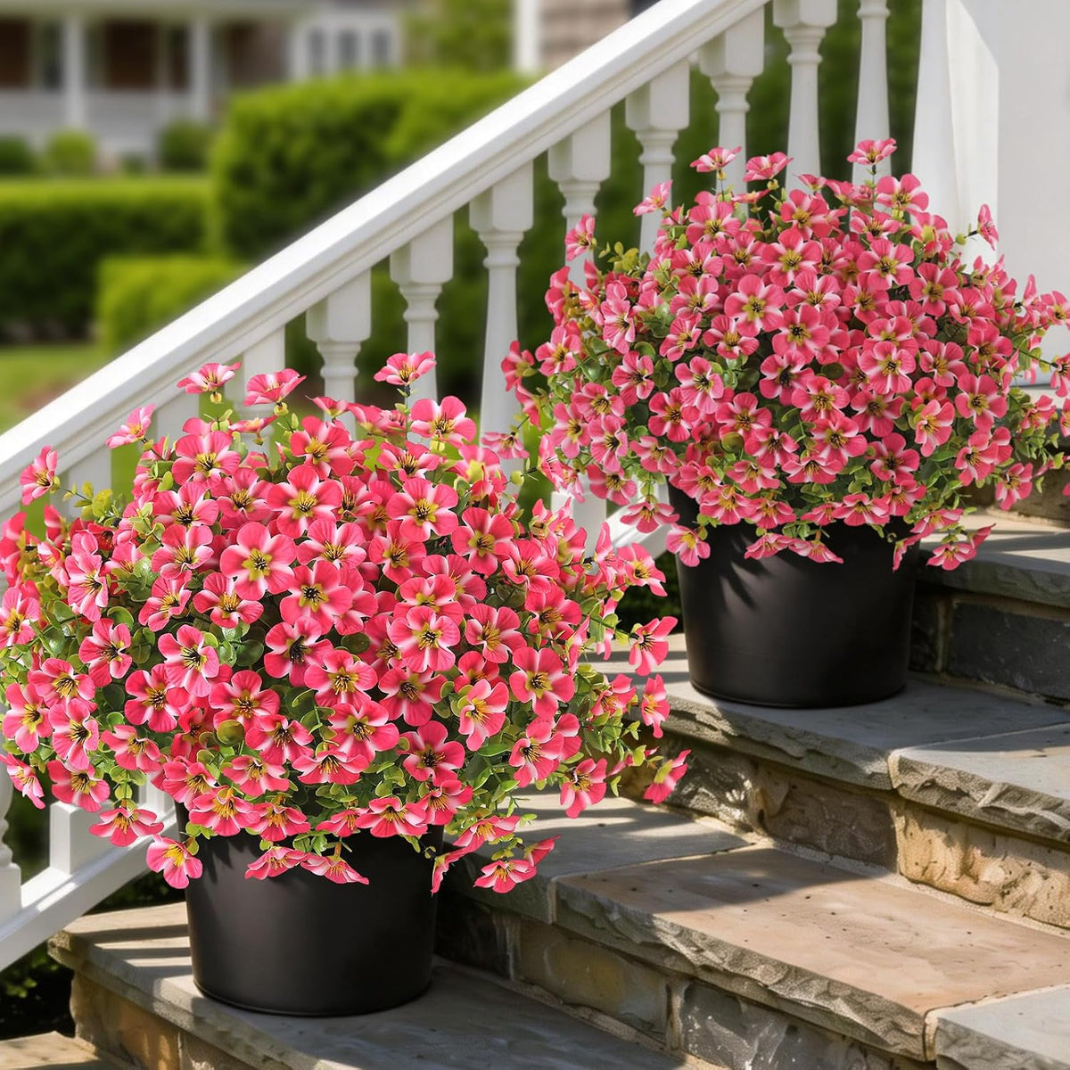 Juego de 2 árboles artificiales de campanilla y eucalipto con forma de topiario: plantas en maceta de flores de seda sintética, arbustos de campanilla artificiales resistentes a los rayos UV para exteriores, ideales para la puerta principal (rojo rosado)