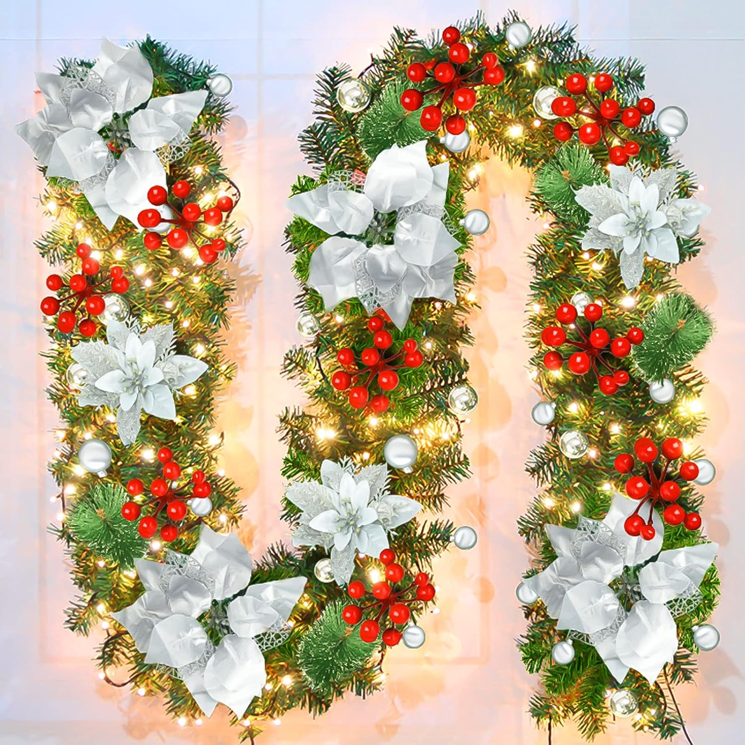 Guirnalda Navideña Artificial Pre-iluminada 9FT – Decoración con Luces LED y Flores Plateadas