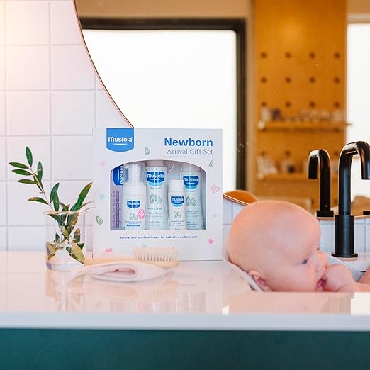 Set de Regalo Mustela para Recién Nacidos — 5 Artículos Esenciales de Cuidado de Piel y Baño, Natural y a Base de Plantas