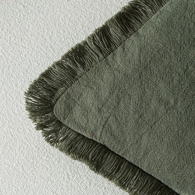 Fundas de almohada MIULEE estilo bohemio campestre, fundas decorativas de lino neutro, juego de 2 fundas de cojín verde oliva oscuro con flecos para sofá, cama, sala de estar, decoración de primavera para el hogar, 45 x 45 cm.
