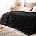Manta King Size BEDELITE de Felpa Suave 108 x 90 Pulgadas – Ligera, Calida y Apta para Todas las Estaciones, Color Negro