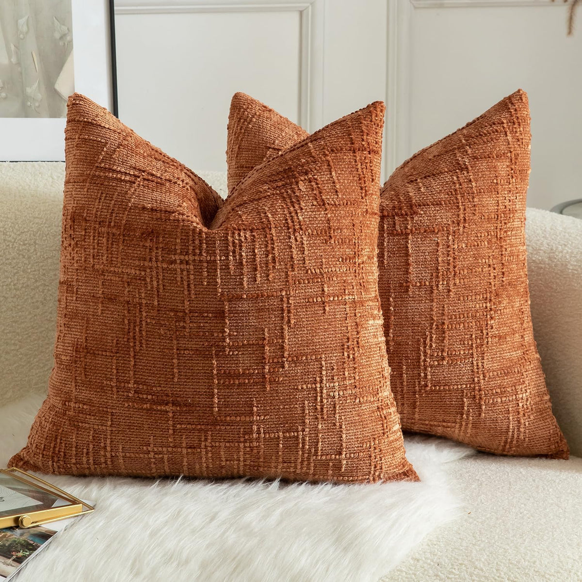 MANDIOO Paquete de 2 fundas de cojín decorativas cuadradas de chenilla suave con textura, funda de cojín cuadrada lisa y acogedora, estilo rústico, para sofá, cama o sala de estar, 61 x 61 cm, color ladrillo quemado.