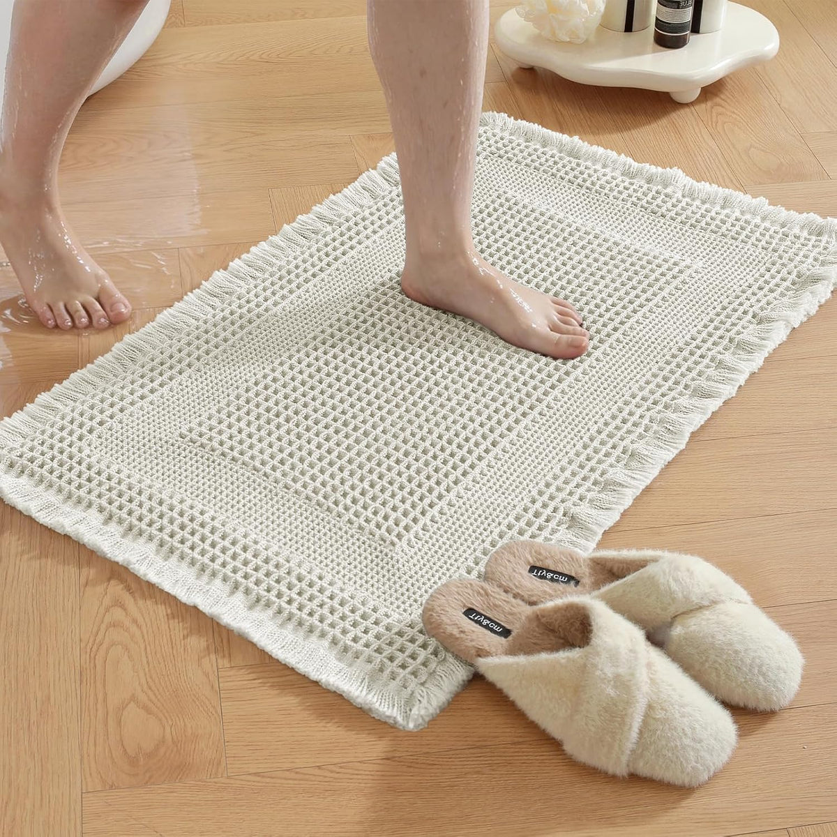 CONTIENE SOLO UNA PIEZA ARTICULO SE MUESTRA COMO EN LA SEGUNDA IMAGENCYCMACO Tapete de Baño Tipo Waffle | Súper Absorbente y de Secado Rápido | Antideslizante y Lavable con Borlas | Base de Goma | 20 x 32 Pulgadas | Blanco Hueso