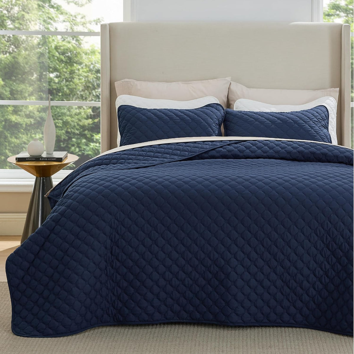 Edredones Bedsure tamaño King - Colchas ligeras tamaño King con acolchado clásico de panal, juego de ropa de cama suave, edredón azul marino para todas las estaciones con 2 fundas de almohada (269 x 244 cm)