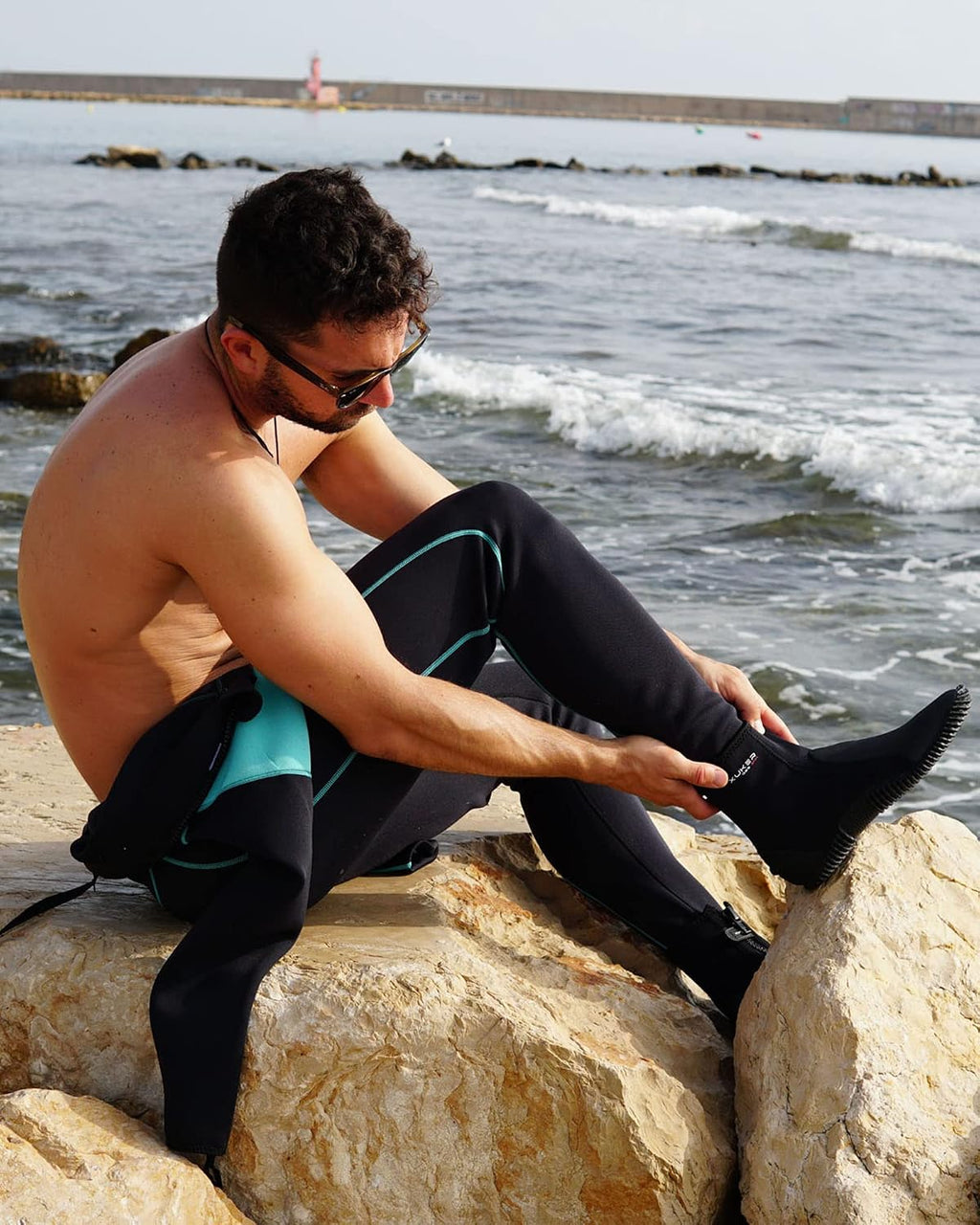 XUKER Botas de Buceo de Neopreno, 3mm Zapatos de Agua Botines de Neopreno para Hombres y Mujeres con Suela de Goma Antideslizante y Cremallera Lateral