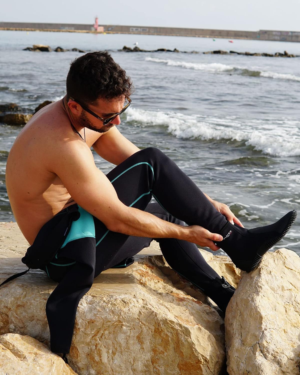 XUKER Botas de Buceo de Neopreno, 3mm Zapatos de Agua Botines de Neopreno para Hombres y Mujeres con Suela de Goma Antideslizante y Cremallera Lateral