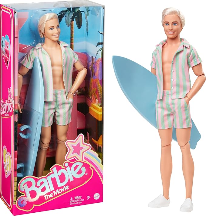 Muñeca Ken de la película Barbie, colección con traje de playa a rayas en colores rosa pálido y verde con tabla de surf y zapatillas blancas