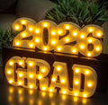 Decoraciones de graduación 2026-2 Letras LED largas iluminadas 'Grad 2026' - Letrero para fiestas de graduación de la Clase de 2026 para jardín de infantes, escuela secundaria y universidad. Adornos para centros de mesa.
