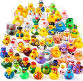 JOYIN 30 piezas de patos de goma, surtido aleatorio de patos a granel con bolsa de transporte de malla, patitos de goma mini para juguetes de baño de bebé, juguetes de verano para niños pequeños