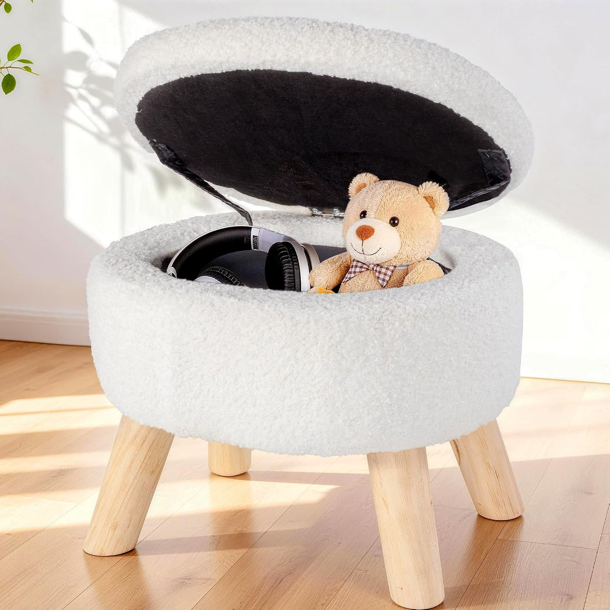 Puf Pequeño con Almacenamiento Polegas | Reposapiés Elipse de Terciopelo Teddy y Patas de Madera – Blanco