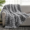 Manta de Piel Sintética Cozy Bliss 50"x60" — Suave, Esponjosa y Gruesa para Sofá, Dormitorio y Sala, Gris Claro