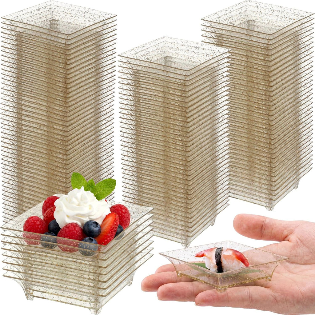 Acellegic 100 Mini Platos para Aperitivos, Paquete de 1 oz, Platos Cuadrados de Plástico de 2.4 pulgadas, Bandejas Desechables para Aperitivos, Ideales para Bodas, Despedidas de Solteros, Ensaladas, Pasteles, Meriendas y Fiestas de Cumpleaños (Dorado)