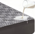 Protector de colchón impermeable BDEUS tamaño Queen con correas, funda silenciosa, bolsillo profundo, ajustable hasta 45 cm de profundidad, suave, transpirable, lavable a máquina, ideal para dormitorio y hotel (gris).