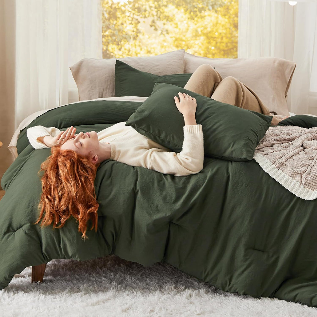 Juego de edredón Bedsure Queen, color verde oscuro, ropa de cama suave prelavada para todas las estaciones, juego de cama GentleSoft® de 3 piezas, 1 edredón ligero (90"x90") y 2 fundas de almohada (20"x26").