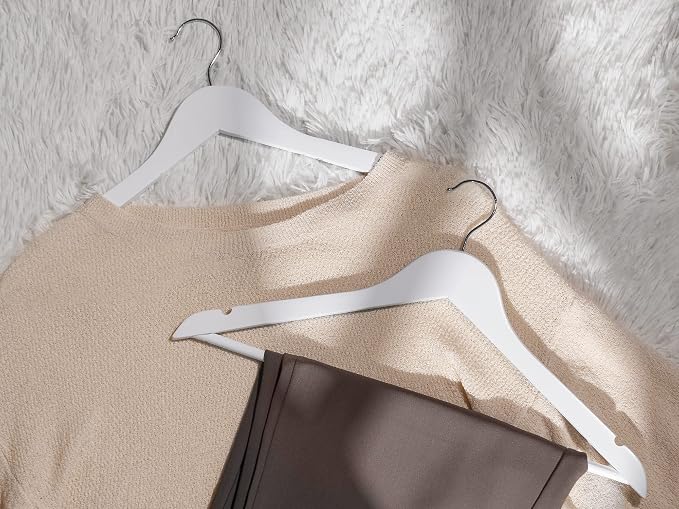 StorageWorks Perchas de madera blanca, paquete de 30 perchas de madera resistentes para armario, perchas para abrigos, trajes de dama de honor, vestido de novia