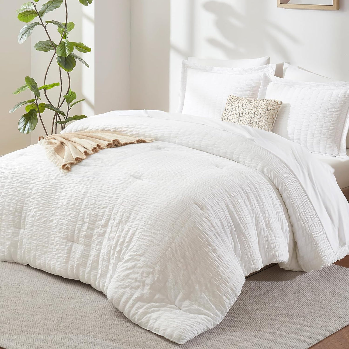 Juego de Edredón Oversized Reina CozyLux Blanco Seersucker 7 Piezas 98x98, Juego Completo de Ropa de Cama Lujo con Edredón Alternativa Plumón, Sábanas, Fundas Almohadas y Cubrecamas