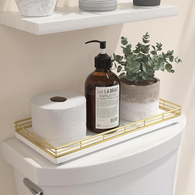 Bandeja para tanque de inodoro de baño, bandeja de almacenamiento de papel higiénico de madera de 13 pulgadas, bandeja trasera del organizador de cesta de inodoro, bandeja de tocador para decoración de velas de maquillaje, perfume, color dorado y blanco