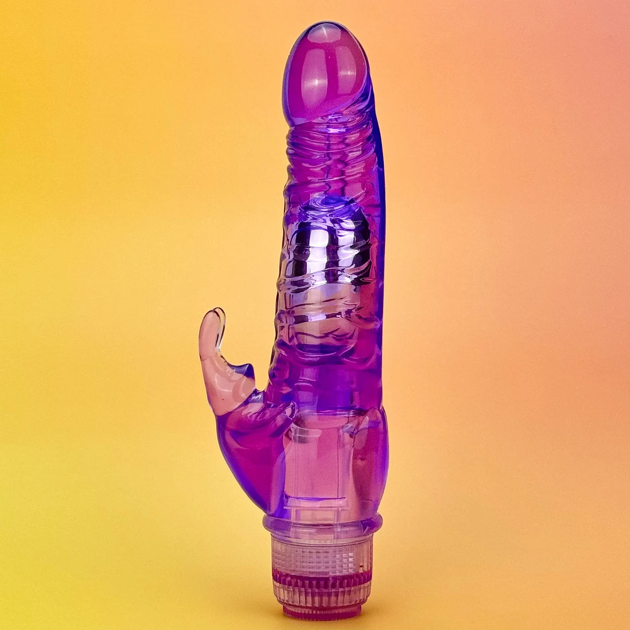 Te presentamos Crystal Rabbit: un vibrador con forma de conejo de doble estimulación, con dos potentes motores en su eje venoso que estimula el punto G y un adorable y clásico estimulador de clítoris con forma de conejito