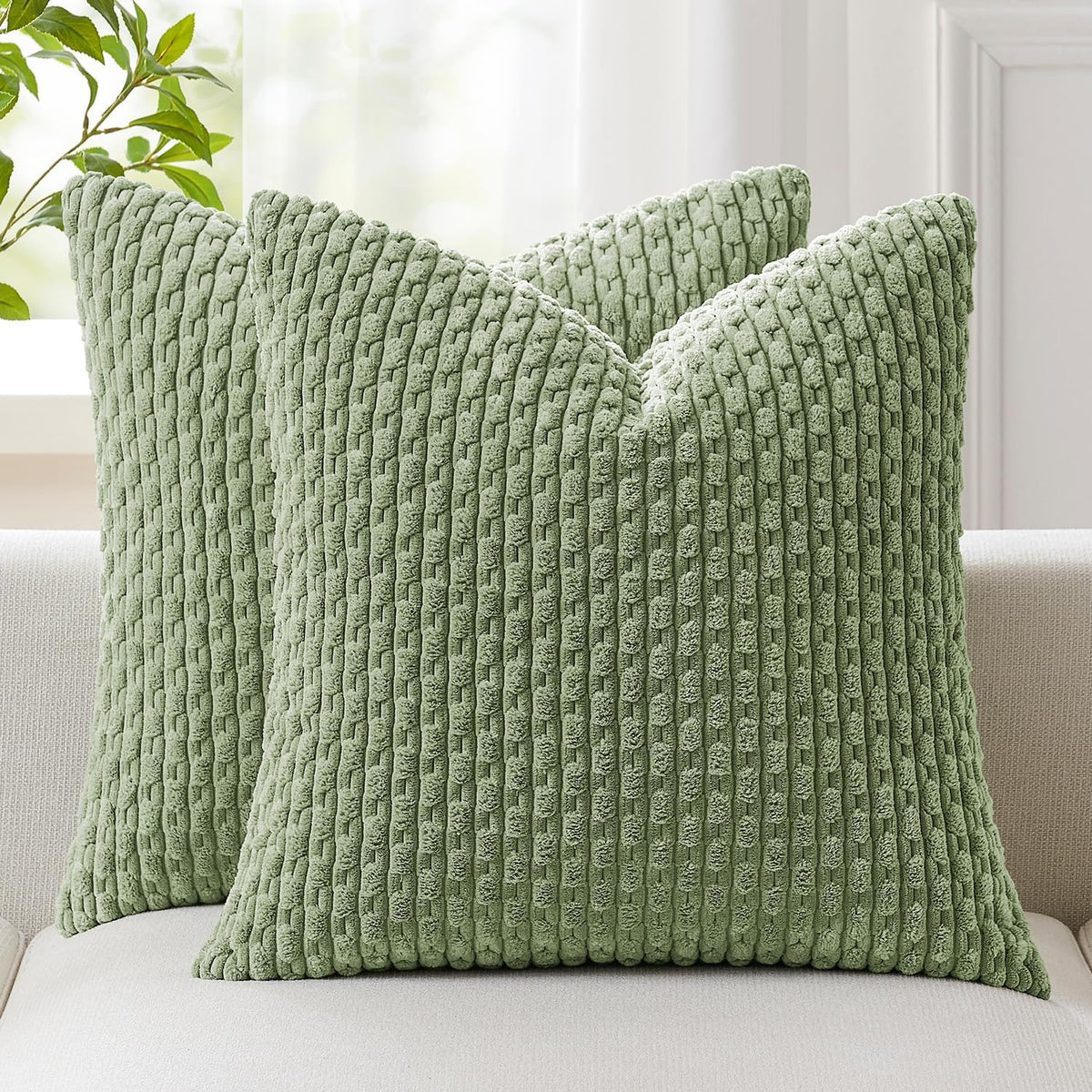 Kevin Textile Paquete de 2 fundas de cojín decorativas de primavera de 45x45 cm para sala de estar, sofá cama, sofá de muelles, funda de cojín cuadrada de pana suave a rayas de 45x45 cm, decoración rústica bohemia para el hogar, color verde salvia