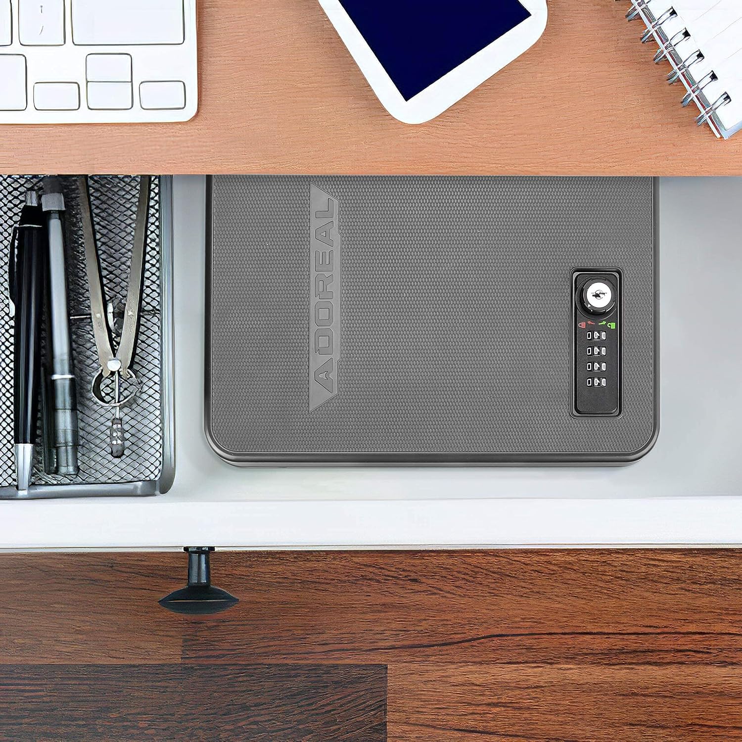 Caja Fuerte Portátil para Pistola Adoreal — Combinación de 4 Dígitos, Plástico Resistente para Auto, Hogar y Viaje