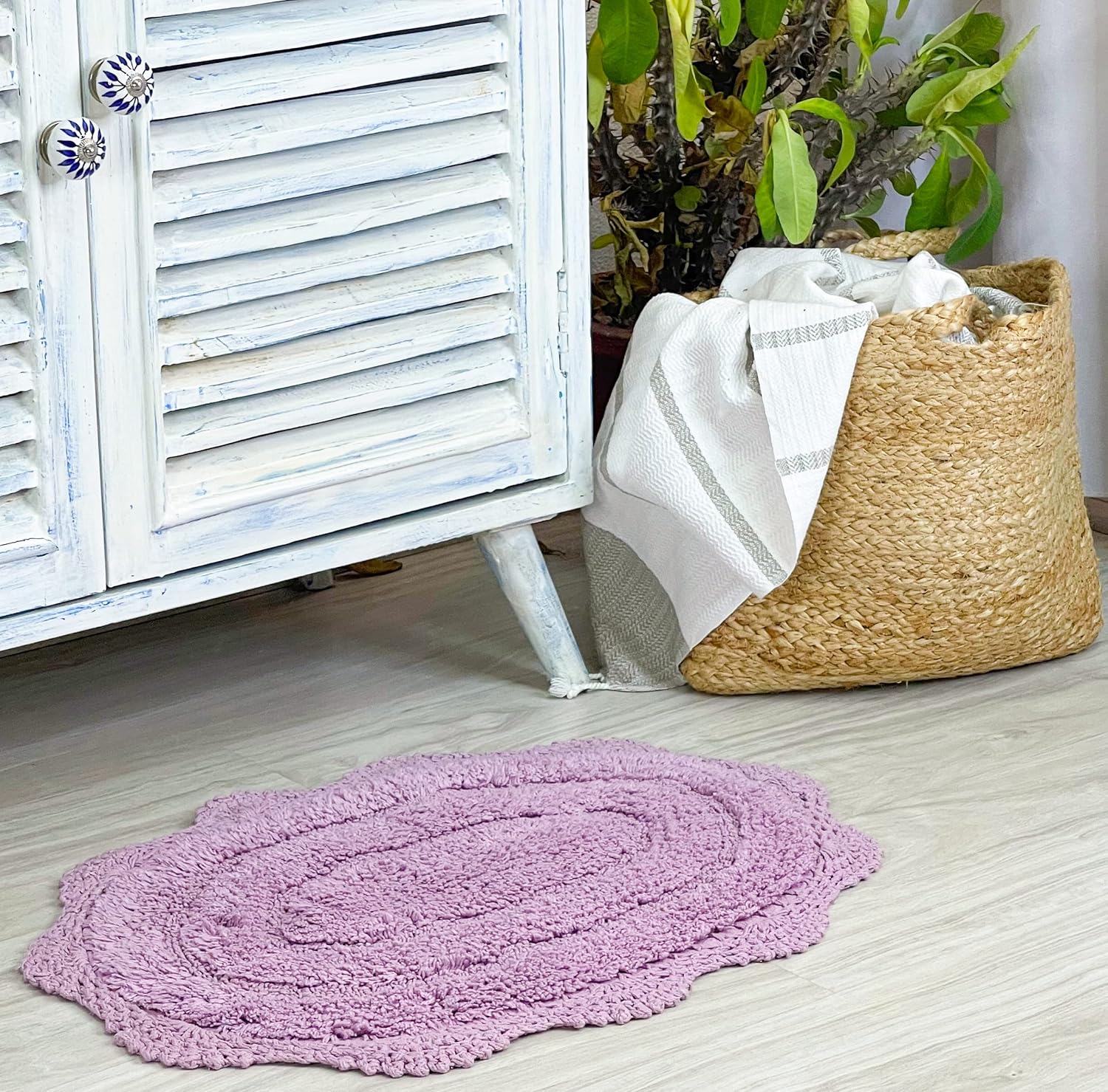 Alfombra de Bano Ovalada Chardin Home — 100% Algodon con Borde Crochet Artesanal, Color Lavanda