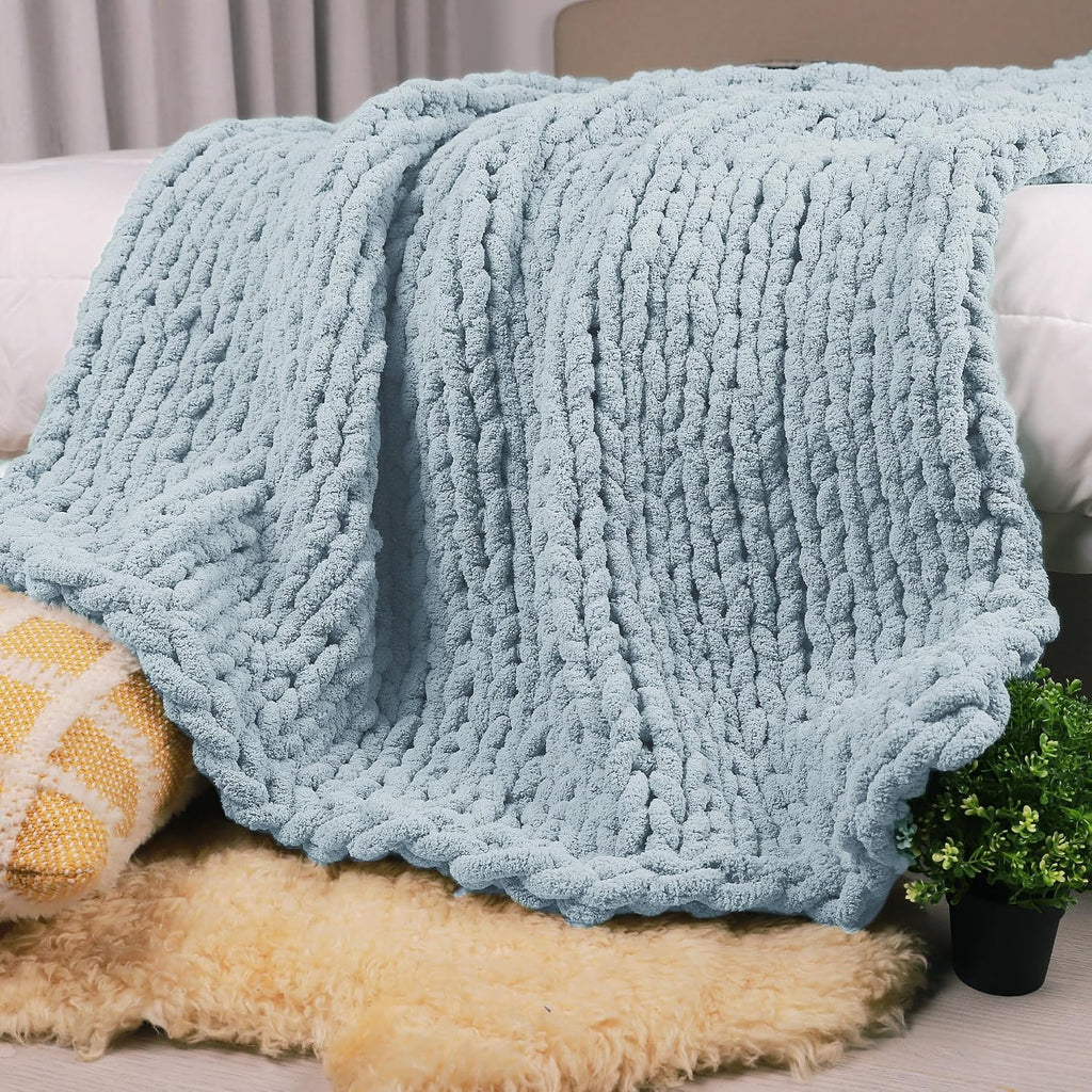 Manta de punto grueso Carriediosa de 50" x 60", 100% hecha a mano, hilo de chenilla de bucle grande, suave y esponjosa, ideal para sofá, cama o sillón. Manta grande, acogedora, gruesa y tejida a crochet, color azul claro.