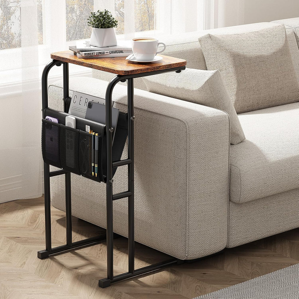 Mesa auxiliar en forma de C con bolsa de almacenamiento, mesa auxiliar para sala de estar y dormitorio, bandeja deslizable debajo del sofá, bandeja para TV, escritorio, adecuada para espacios pequeños y estrechos, marrón rústico 