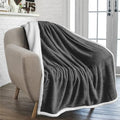 PAVILIA Manta de forro polar Sherpa para sofá, gris oscuro, manta de felpa suave y mullida, acogedora manta de invierno reversible para mujeres y hombres, 50 x 60 pulgadas