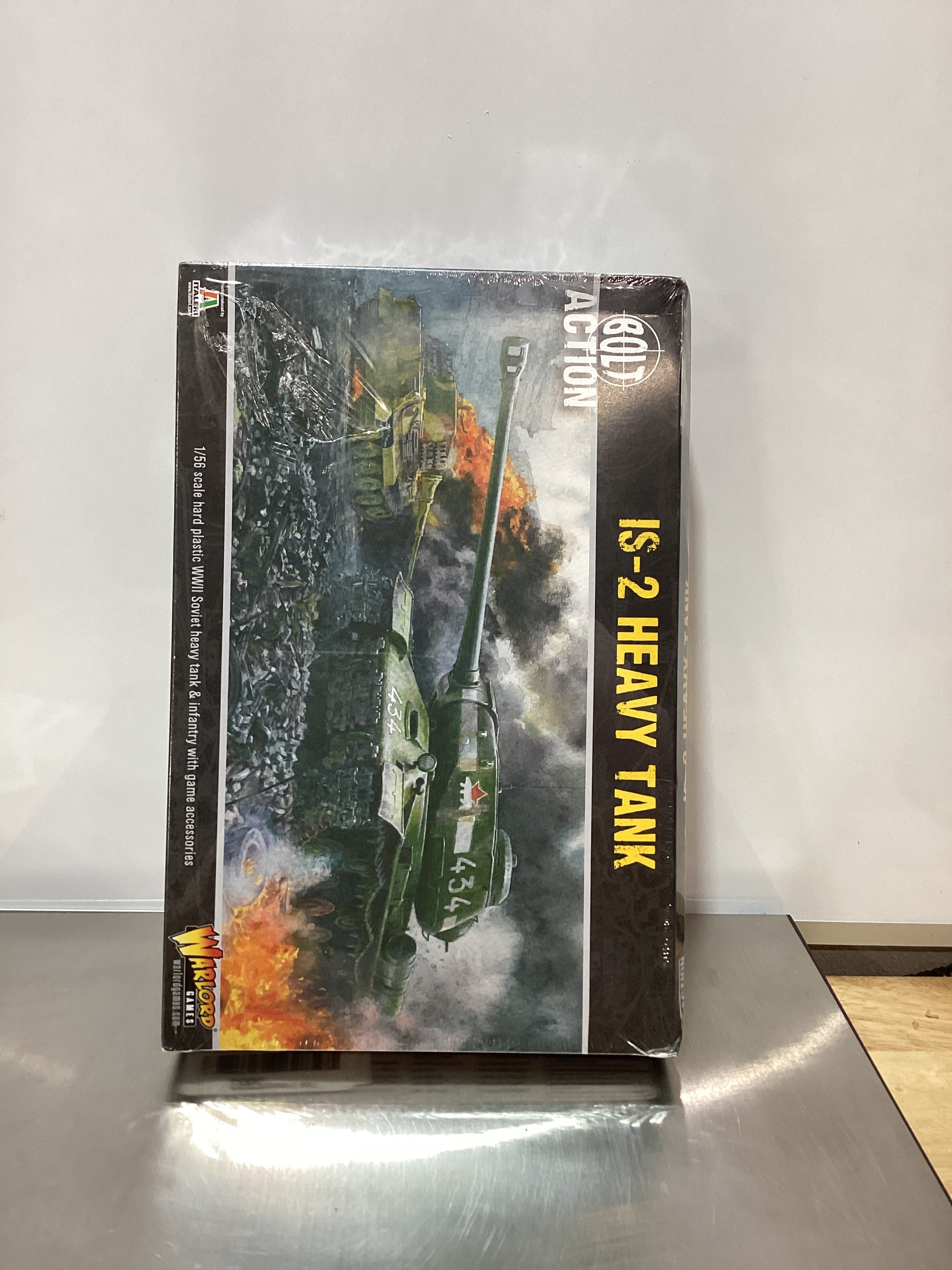 Warlord Games is-2 Heavy Tank - 1:56 / 28mm Plastic Scale Model Tank for Bolt Action Highly Detailed World War 2 Miniatures