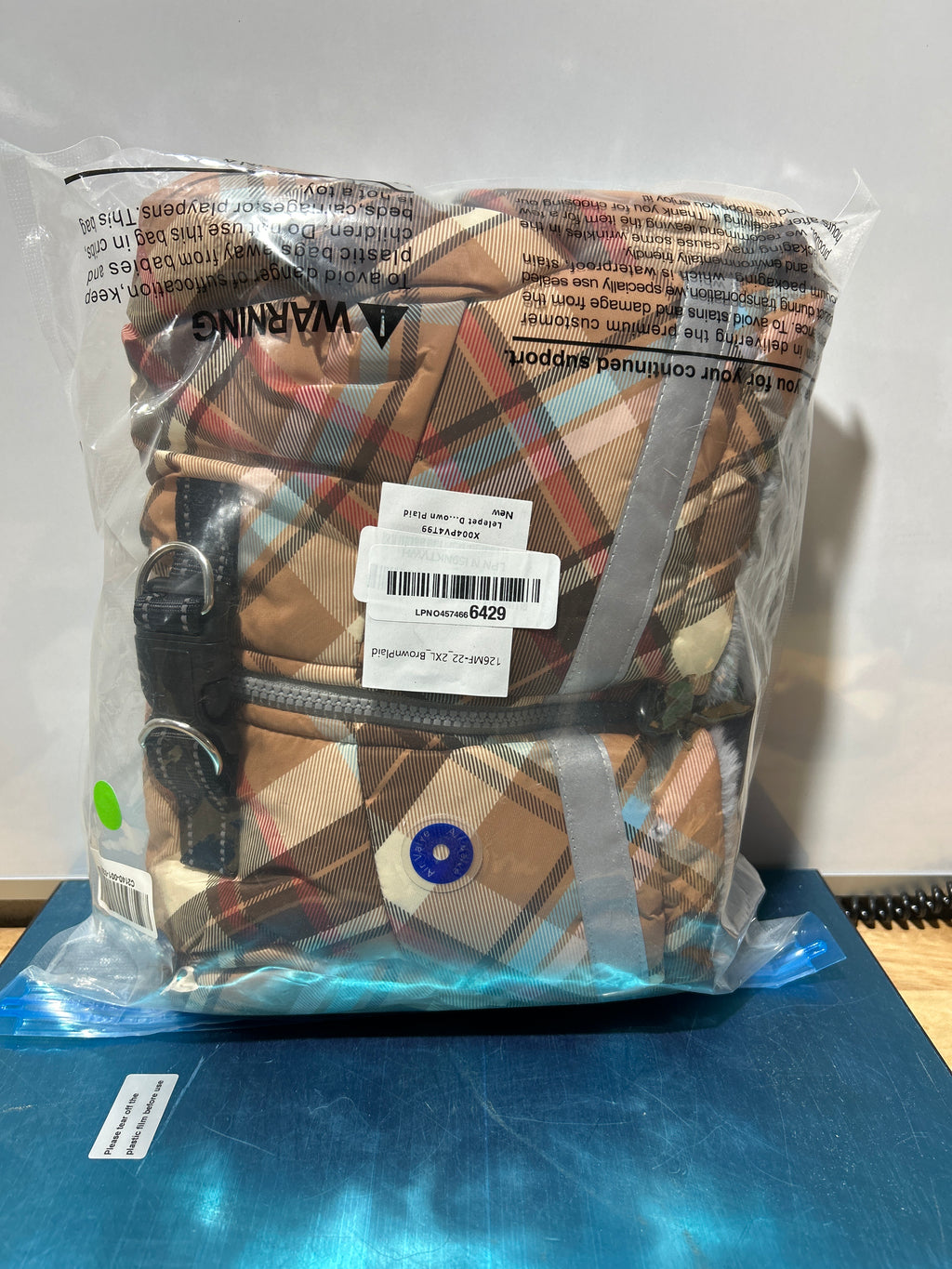Abrigo de invierno cálido Lelepet para perros grandes, chaqueta impermeable con arnés, reflectante, para clima frío, resistente al viento, con cremallera, para nieve, color marrón, talla XXL 