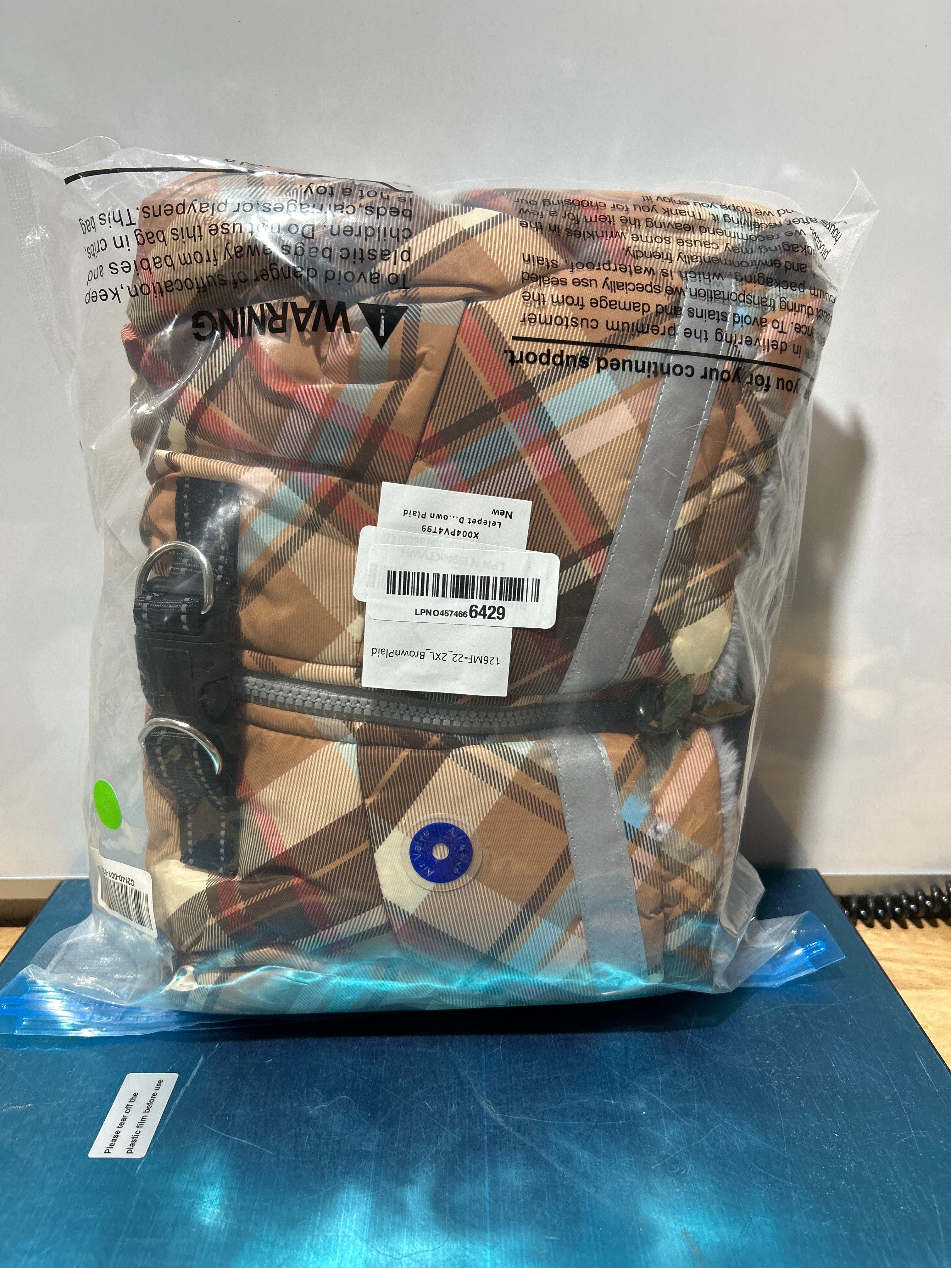 Abrigo de invierno cálido Lelepet para perros grandes, chaqueta impermeable con arnés, reflectante, para clima frío, resistente al viento, con cremallera, para nieve, color marrón, talla XXL 