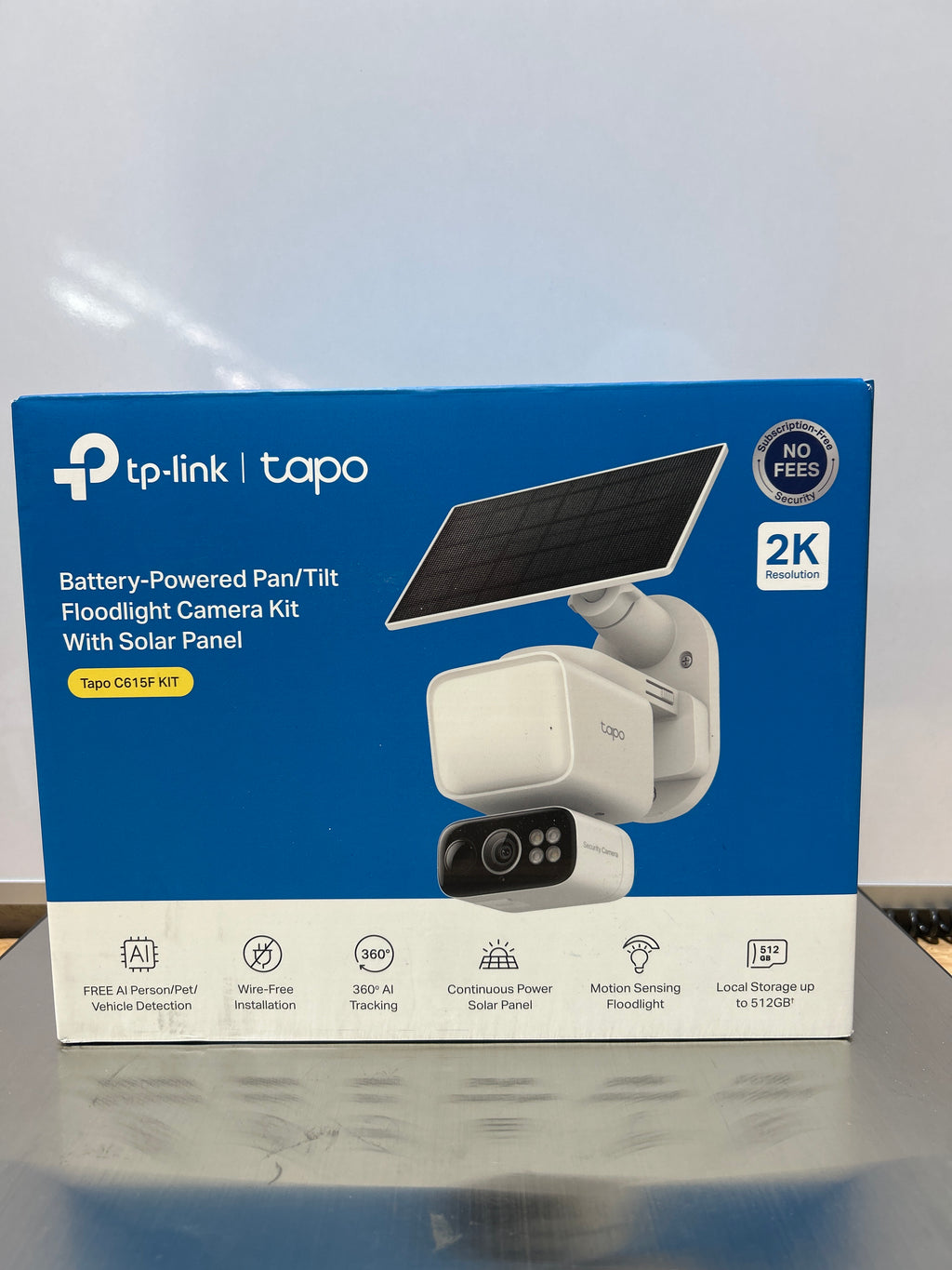 Cámara de seguridad inalámbrica Tapo 2K para exteriores con foco, movimiento horizontal y vertical, batería solar, seguimiento de movimiento con IA de 360°, detección de personas y vehículos, almacenamiento local sin suscripción o nube opcional, kit C615F 