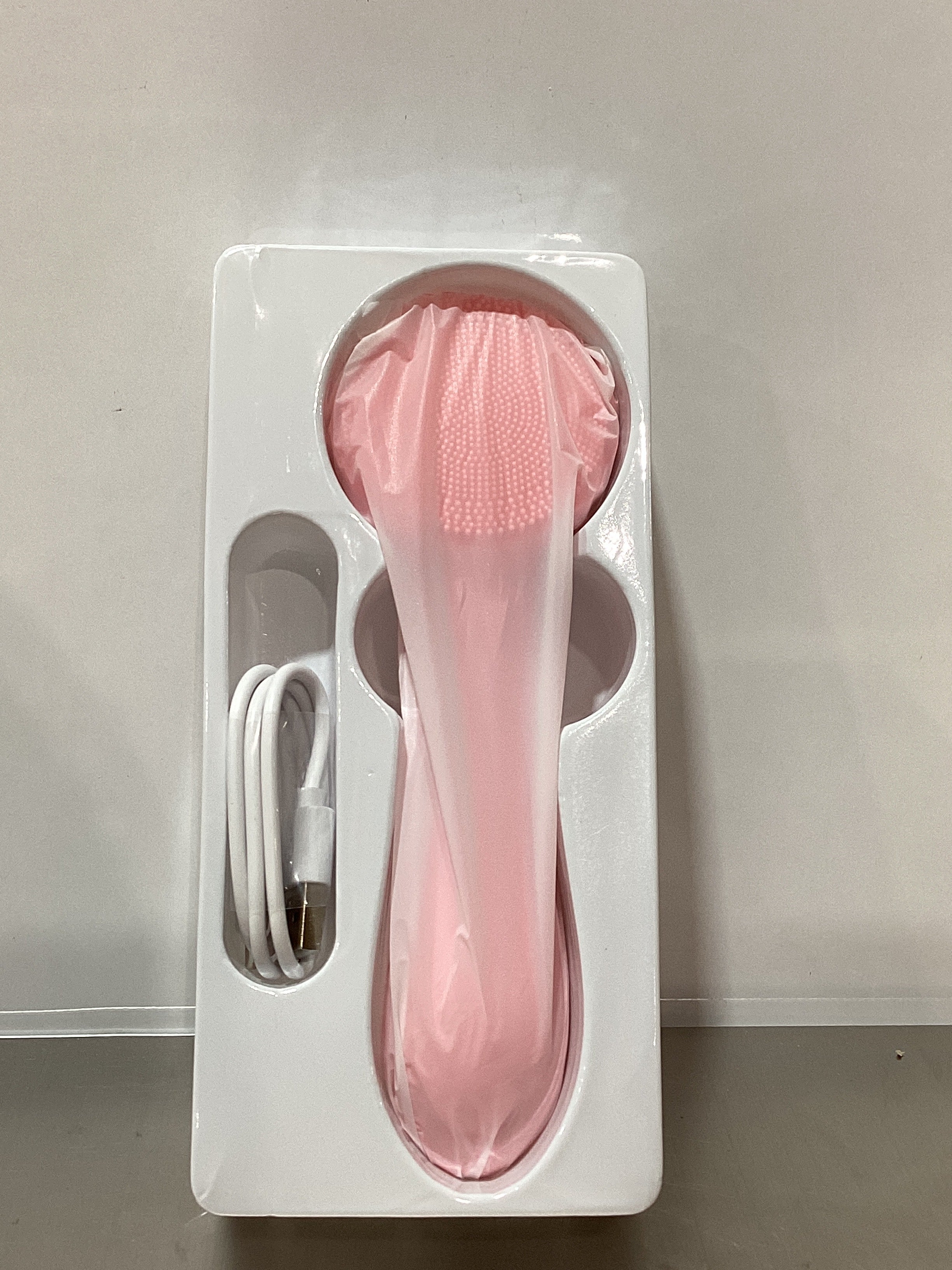 Facial Cleansing Brush Silicone Face Scrubber Waterproof Rechargeable Exfoliator Massage Device for Men & Women, Deep Pore Cleansing, Exfoliating, Removing Blackhead Electric Face Scrub Brush (Pink)
