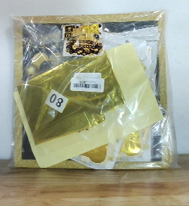 Kit Decoraciones Cumpleaños 80 Años – 3 Piezas Negro y Oro, Cajas, Globos y Favores para Hombres