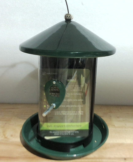 VERDE – Comedero de Pájaros de Metal Kingsyard – Cámara Dual, Capacidad 1.8 kg | A Prueba de Roeduras | Para Colgar en Exterior | Jilguero, Cardenal, Azulejo