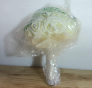 Ramo de Novia WIFELAI-A – Rosas Artificiales PE con Diamantes y Cintas Suaves, Color Marfil Crema, Para Boda, Damas de Honor e Iglesia (Diám. 21 cm x Alto 25 cm)