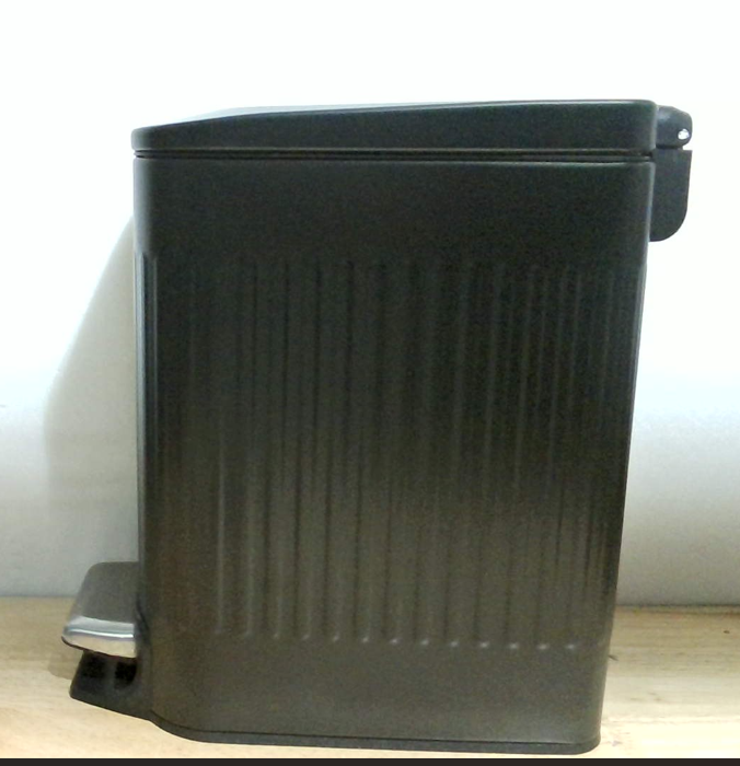 Basurero Baño Pequeño Negro TrashAid con Tapa Cierre Suave, 6 Litros / 1.6 Galones, Tacho Basura Acero Inoxidable con Cubeta Interior Removible, Pedal, Papelera Delgada para Baño, Oficina, Dormitorio