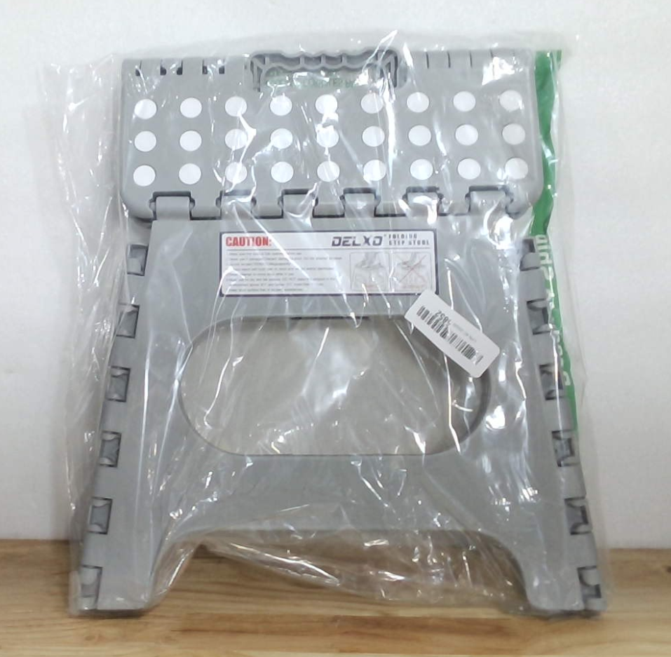 Banqueta Plegable Delxo de 28 cm Antideslizante Taburetes Plegables para Niños y Adultos Hasta 136 kg, Banqueta Escalera con Asa, Ligera para Cocina Baño Dormitorio Jardín Gris