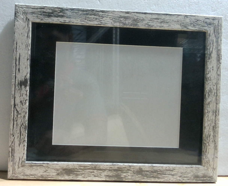 Marco de Fotos Eldridge con Paspartú Negro – Frame Company | Metacrilato Alta Transparencia