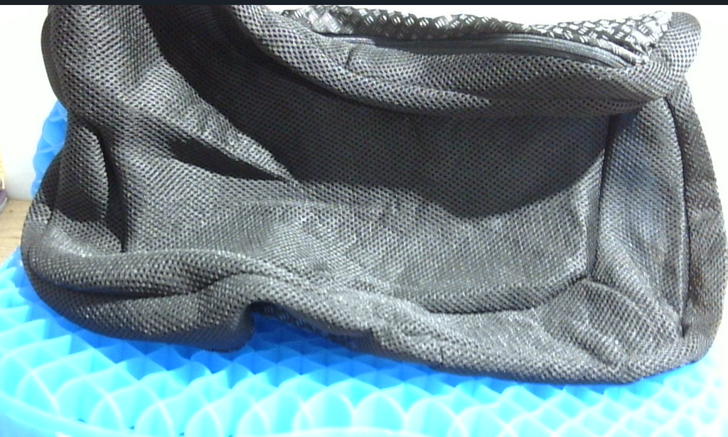 Cojín de asiento azul con diseño de panal y forro negro incluido