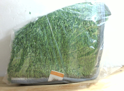 Alfombra de Pasto Artificial para Perros con Bandeja – 18x30", Diseño Floral, Lavable, Antifugas, Para Balcón, Patio y Apartamento