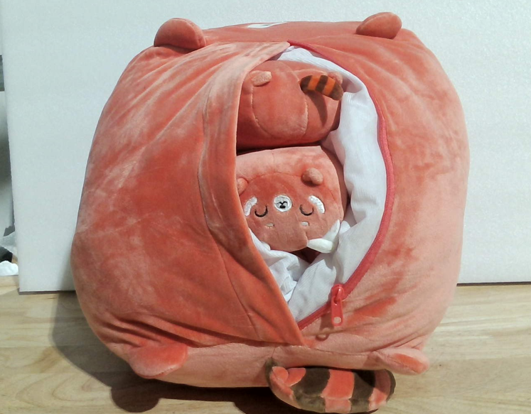 Almohada Peluche Bolsa de Bocadillos de Panda Rojo – Red Panda Snack Pudding Pillow con Mini Peluches Incluidos | Kawaii
